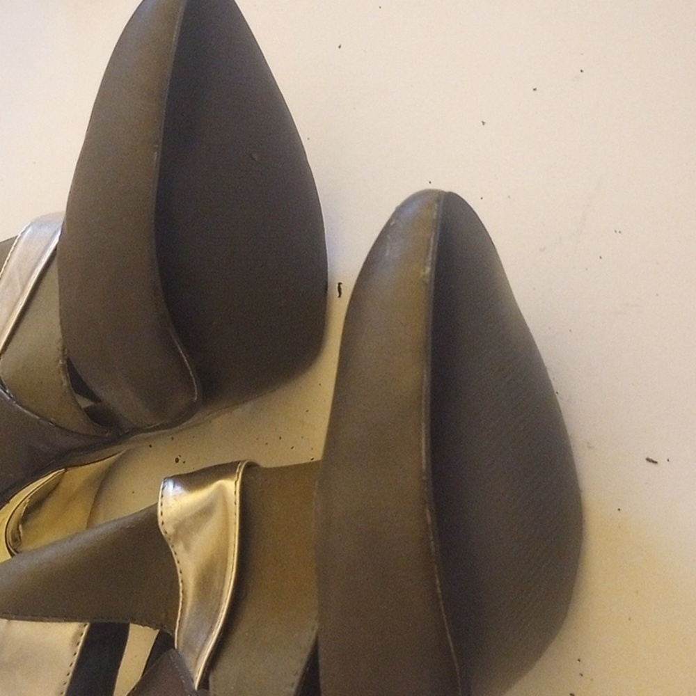 Heels - Picture 4 of 4
